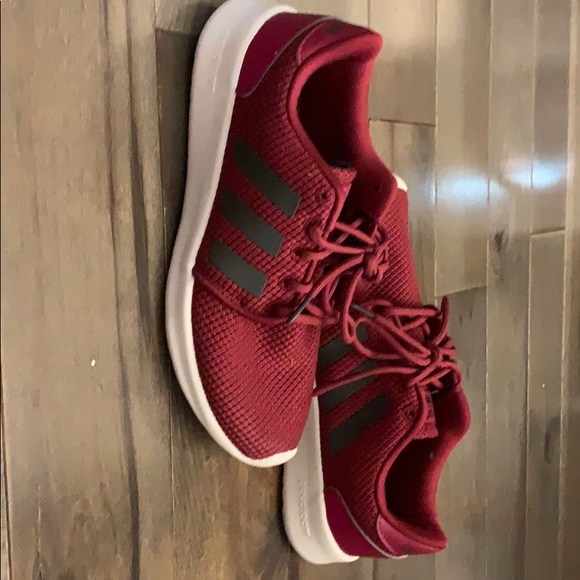 Maroon Adidas sneakers. Size 5 - Picture 3 of 5
